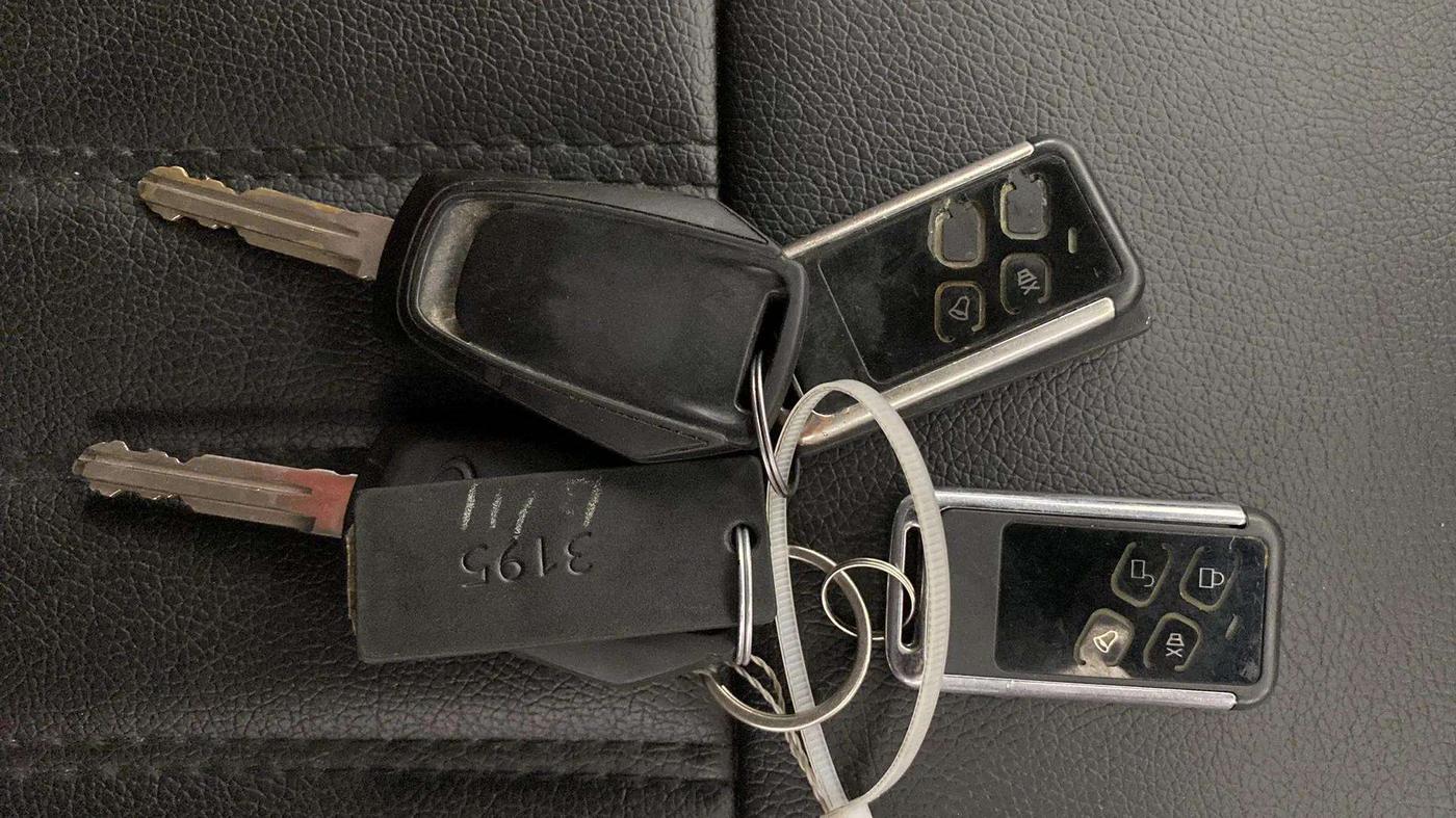 2019 Mahindra Kuv100 K2 TRIP CNG, CNG, Manual, 69,726 km, Key Close Up