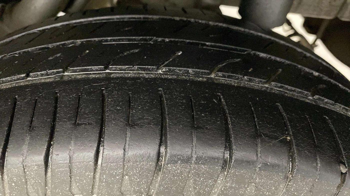 2019 Mahindra Kuv100 K2 TRIP CNG, CNG, Manual, 69,726 km, Left Rear Tyre Tread
