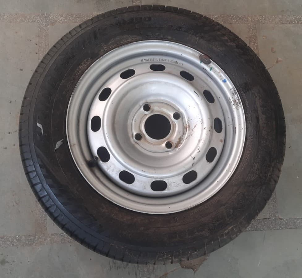 2019 Mahindra Kuv100 K2 TRIP CNG, CNG, Manual, 69,726 km, Spare Tyre