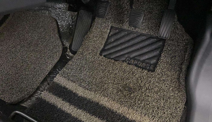 2019 Mahindra Kuv100 K2 TRIP CNG, CNG, Manual, 69,275 km, Flooring - Minor discolouration