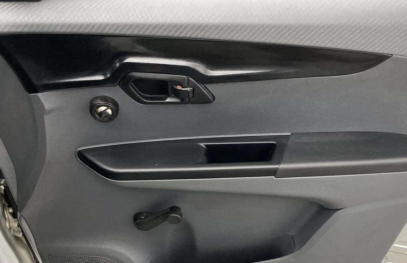 2019 Mahindra Kuv100 K2 TRIP CNG, CNG, Manual, 69,726 km, Driver Side Door Panels Control