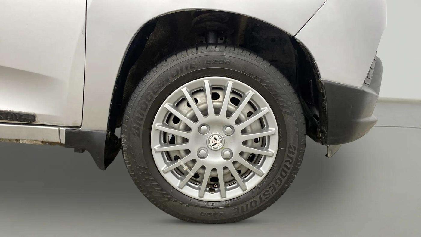 2019 Mahindra Kuv100 K2 TRIP CNG, CNG, Manual, 69,726 km, Right Front Wheel