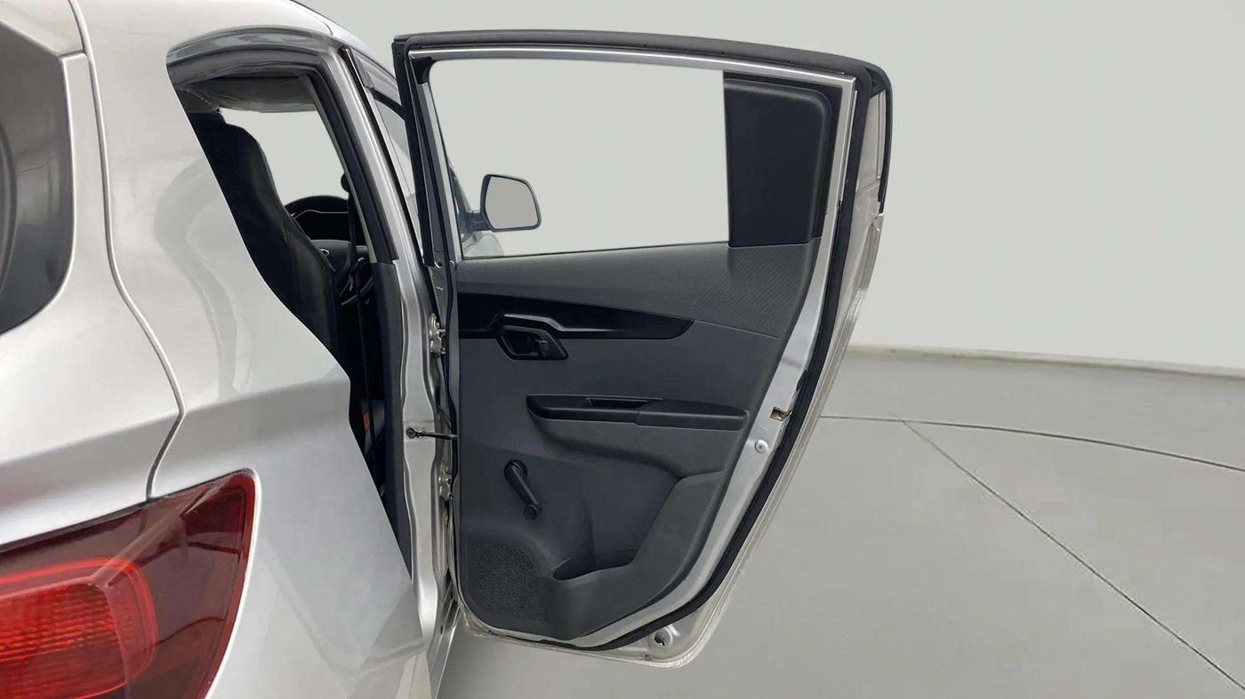 2019 Mahindra Kuv100 K2 TRIP CNG, CNG, Manual, 69,726 km, RHS Rear Door