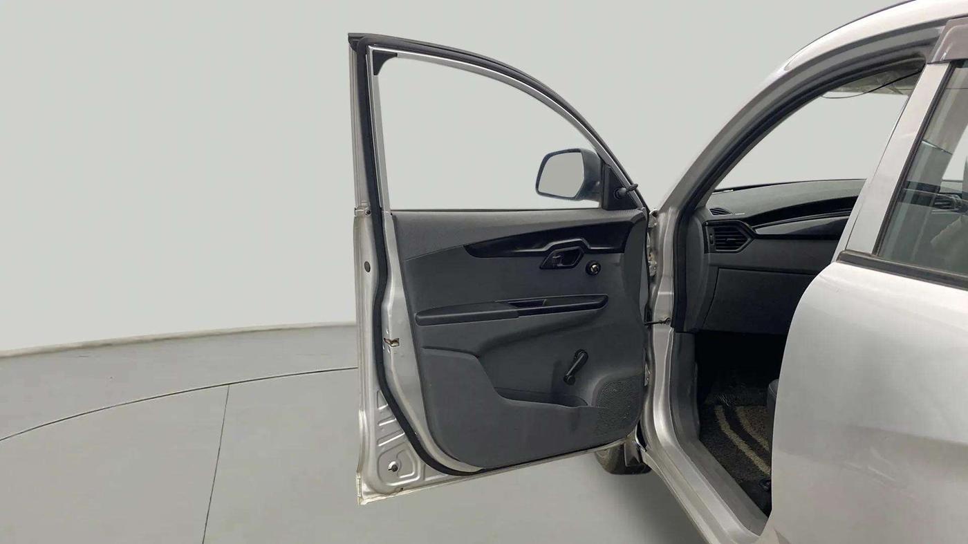 2019 Mahindra Kuv100 K2 TRIP CNG, CNG, Manual, 69,726 km, LHS Front Door