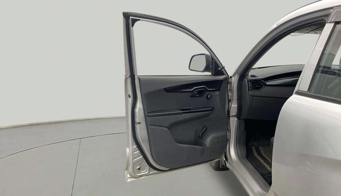 2019 Mahindra Kuv100 K2 TRIP CNG, CNG, Manual, 69,275 km, LHS Front Door