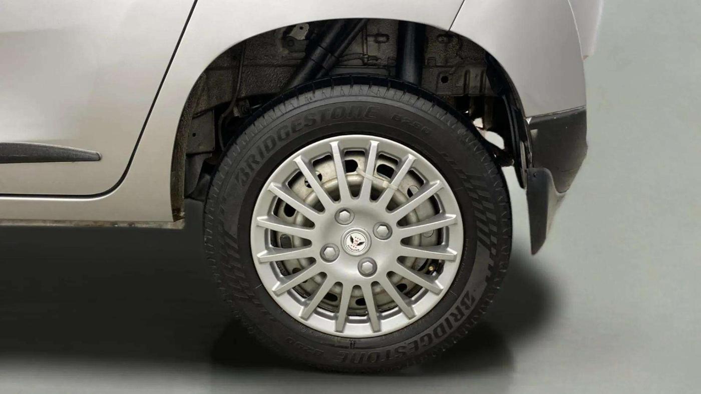 2019 Mahindra Kuv100 K2 TRIP CNG, CNG, Manual, 69,726 km, Left Rear Wheel
