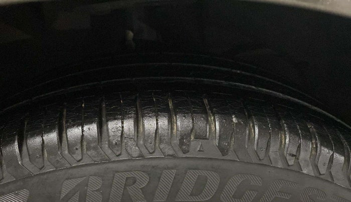 2020 Maruti Dzire ZXI AMT, Petrol, Automatic, 15,664 km, Right Front Tyre Tread