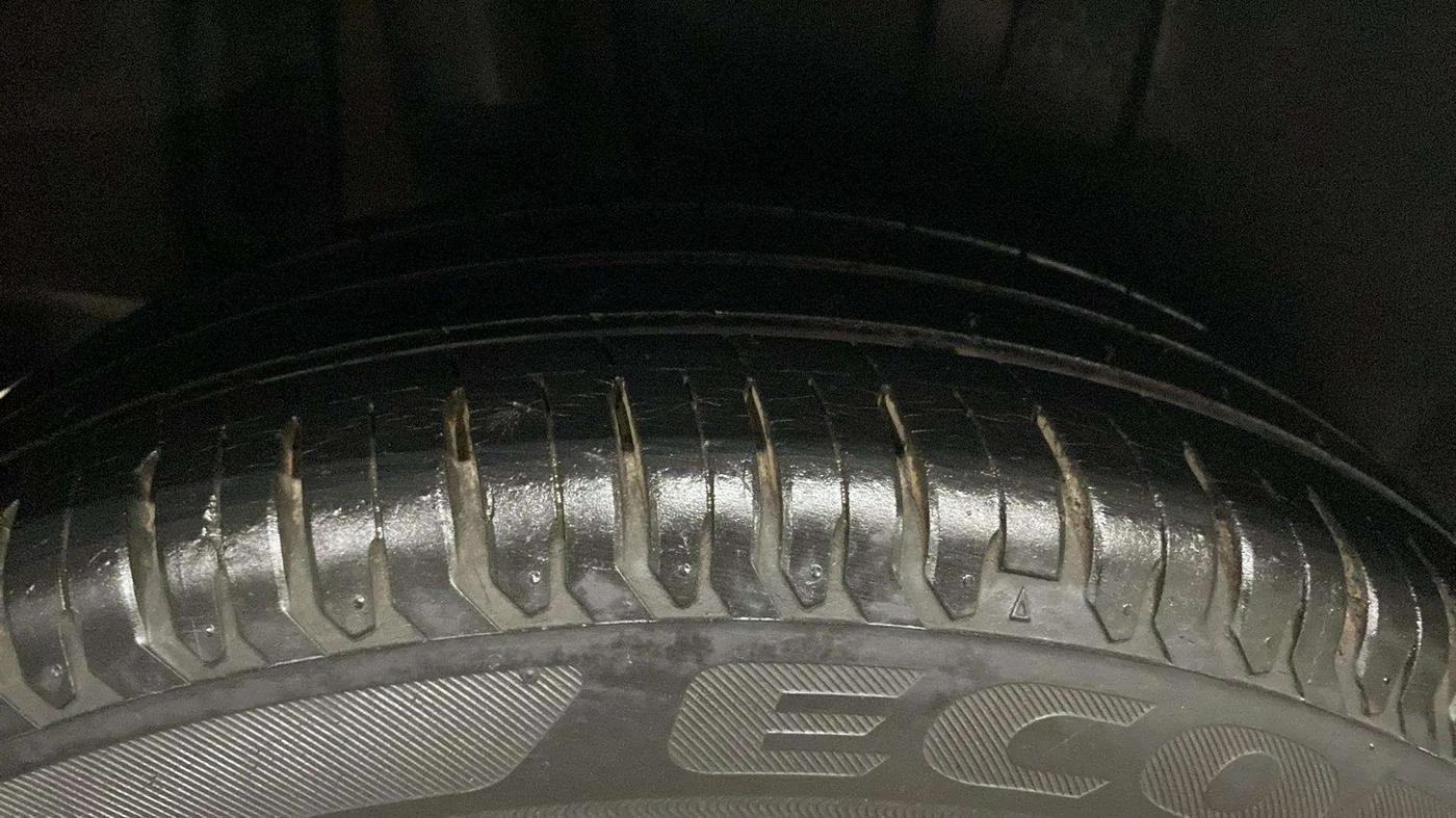 2020 Maruti Dzire ZXI AMT, Petrol, Automatic, 15,756 km, Right Rear Tyre Tread