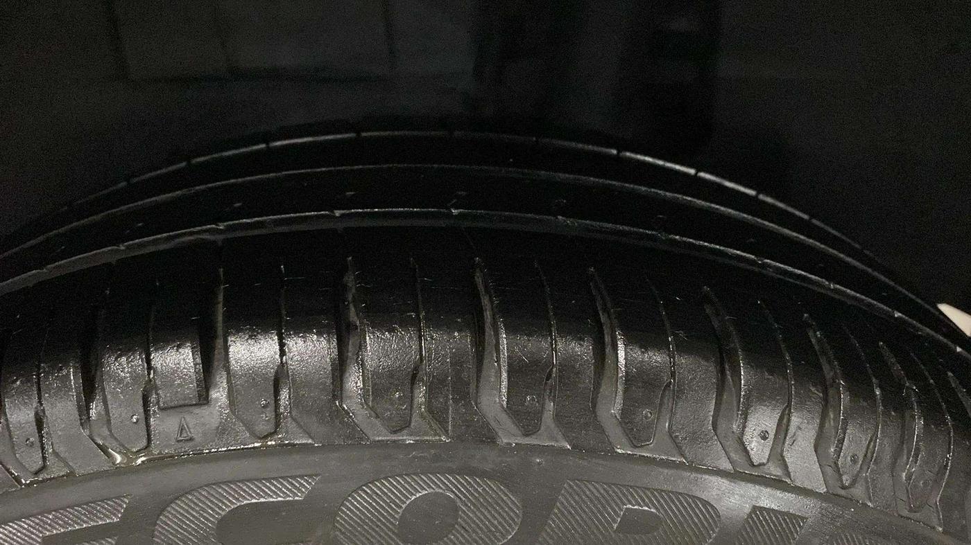 2020 Maruti Dzire ZXI AMT, Petrol, Automatic, 15,756 km, Left Rear Tyre Tread