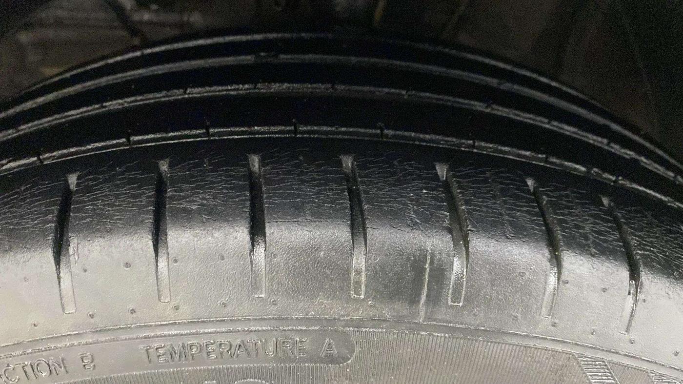 2021 Maruti Baleno ZETA PETROL 1.2, Petrol, Manual, 54,856 km, Left Front Tyre Tread