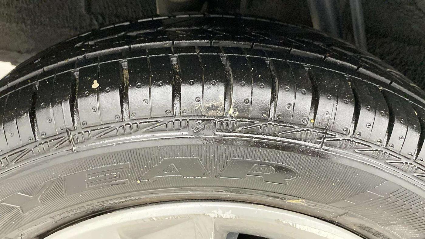 2021 Renault Kwid RXT 1.0 (O), Petrol, Manual, 76,899 km, Right Front Tyre Tread