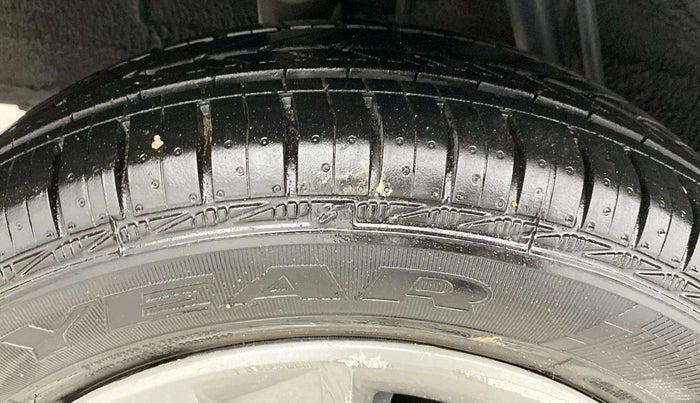 2021 Renault Kwid RXT 1.0 (O), Petrol, Manual, 76,721 km, Right Front Tyre Tread