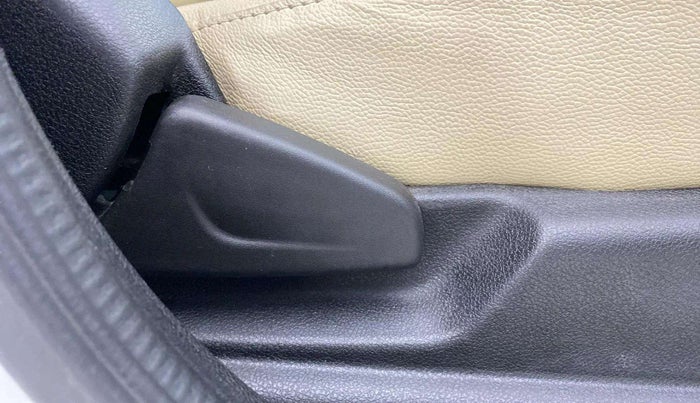 2021 Renault Kwid RXT 1.0 (O), Petrol, Manual, 76,721 km, Driver Side Adjustment Panel