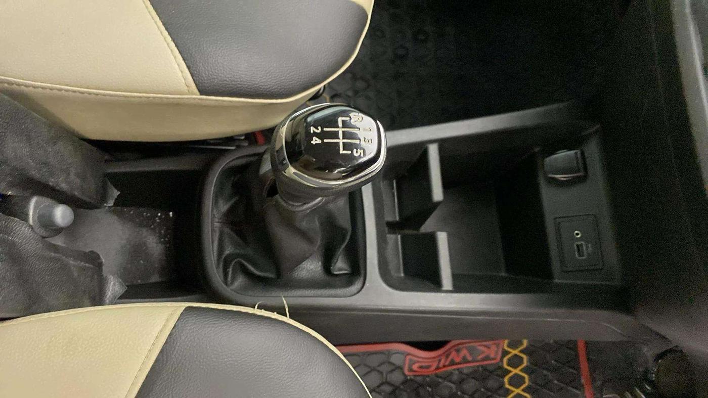 2021 Renault Kwid RXT 1.0 (O), Petrol, Manual, 76,899 km, Gear Lever