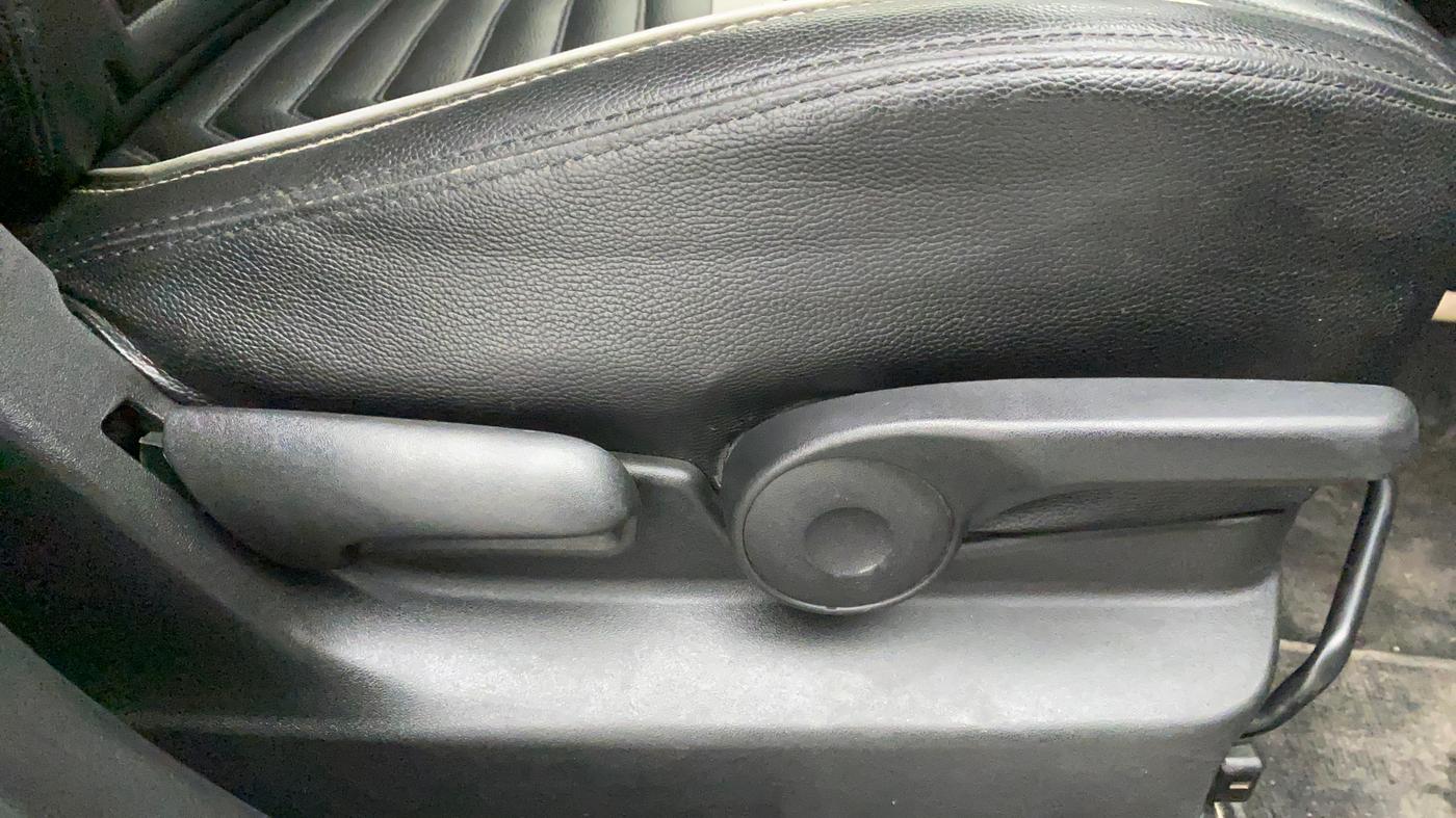 2018 Maruti Vitara Brezza ZDI PLUS AMT, Diesel, Automatic, 89,730 km, Driver Side Adjustment Panel
