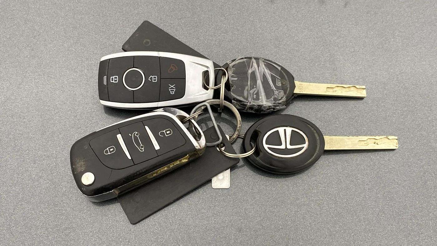 2023 Tata PUNCH PURE MT, Petrol, Manual, 27,253 km, Key Close Up