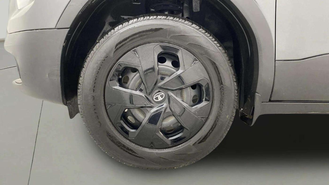 2023 Tata PUNCH PURE MT, Petrol, Manual, 27,253 km, Left Front Wheel