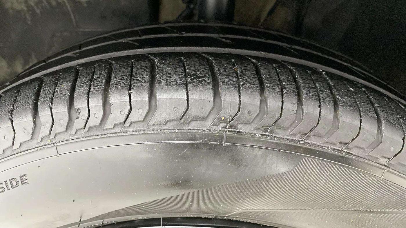 2023 Tata PUNCH PURE MT, Petrol, Manual, 27,253 km, Left Front Tyre Tread