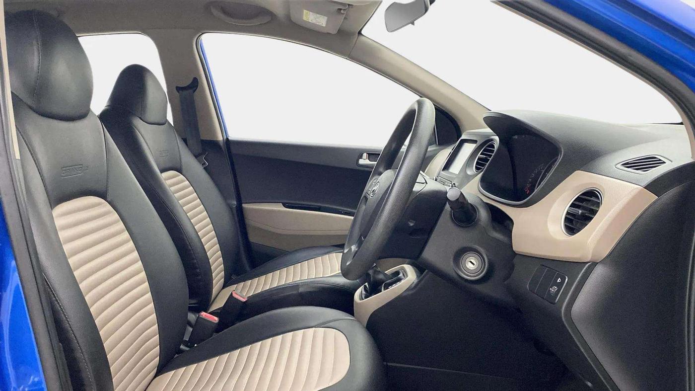 2019 Hyundai Grand i10 SPORTZ AT 1.2 KAPPA VTVT, Petrol, Automatic, 30,336 km, Right Side Front Door Cabin
