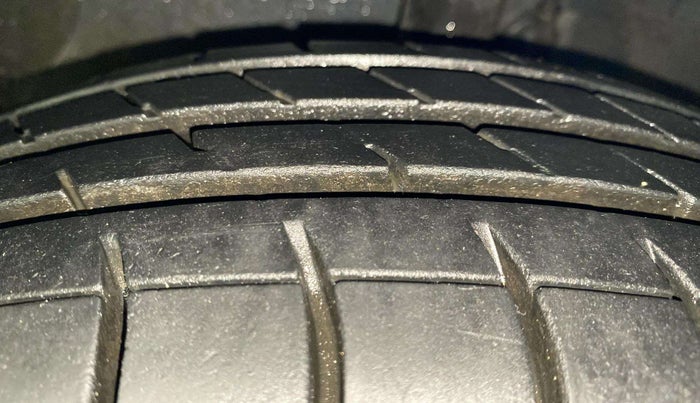 2019 Hyundai Grand i10 SPORTZ AT 1.2 KAPPA VTVT, Petrol, Automatic, 30,278 km, Left Front Tyre Tread