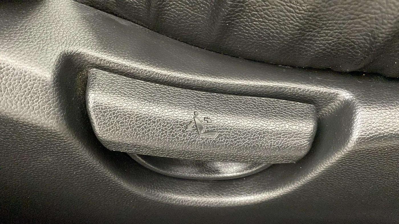 2019 Hyundai Grand i10 SPORTZ AT 1.2 KAPPA VTVT, Petrol, Automatic, 30,336 km, Driver Side Adjustment Panel