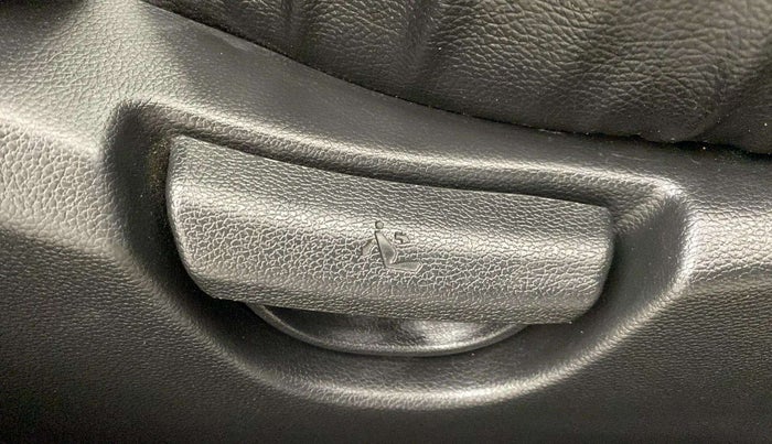 2019 Hyundai Grand i10 SPORTZ AT 1.2 KAPPA VTVT, Petrol, Automatic, 30,278 km, Driver Side Adjustment Panel