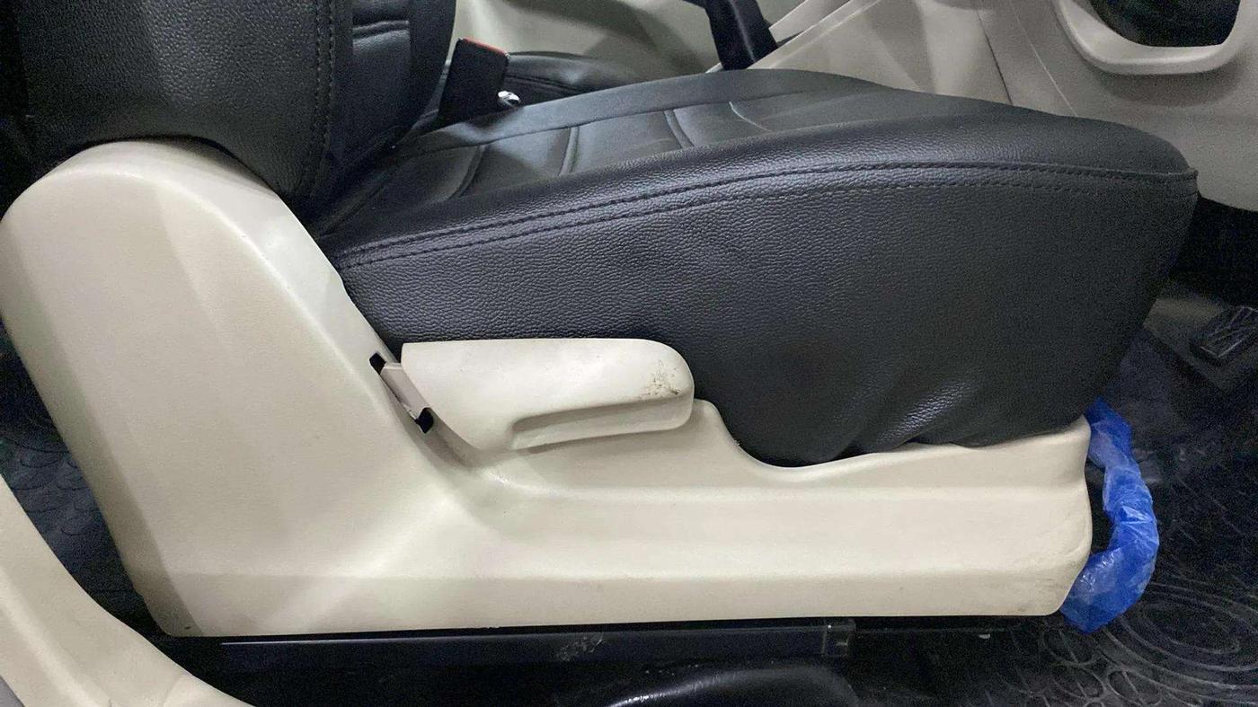 2021 Maruti Celerio VXI CNG, CNG, Manual, 33,765 km, Driver Side Adjustment Panel
