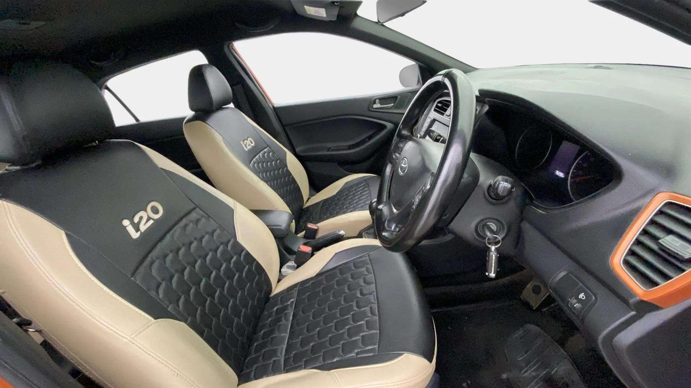 2018 Hyundai Elite i20 ASTA 1.2 DUAL TONE, Petrol, Manual, 76,484 km, Right Side Front Door Cabin