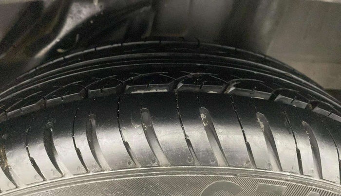 2014 Honda Brio V MT, Petrol, Manual, 24,291 km, Left Rear Tyre Tread