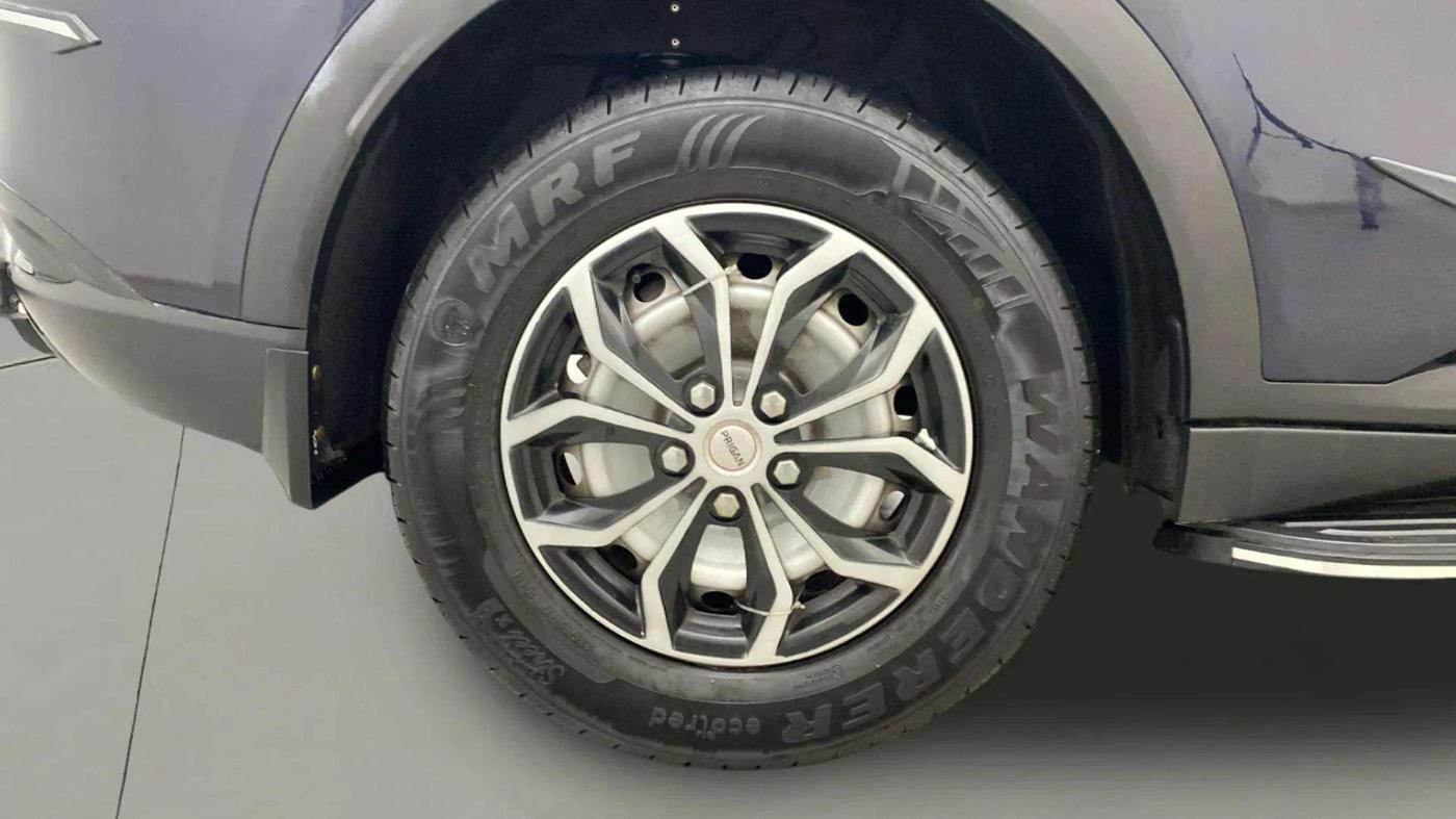2023 Mahindra XUV700 MX P MT 5 STR, Petrol, Manual, 8,552 km, Right Rear Wheel