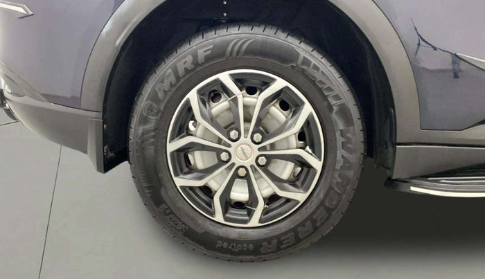 2023 Mahindra XUV700 MX P MT 5 STR, Petrol, Manual, 8,339 km, Right Rear Wheel