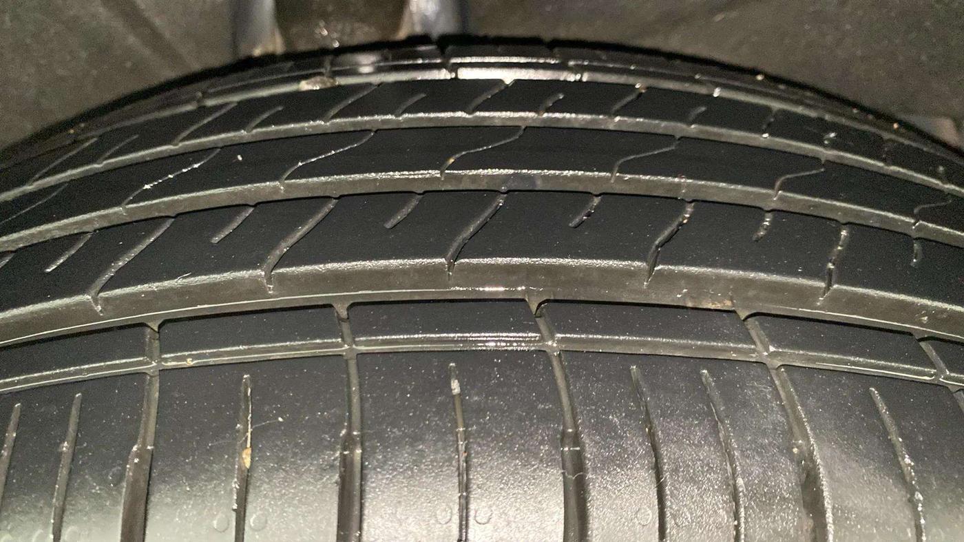 2023 Mahindra XUV700 MX P MT 5 STR, Petrol, Manual, 8,552 km, Right Rear Tyre Tread