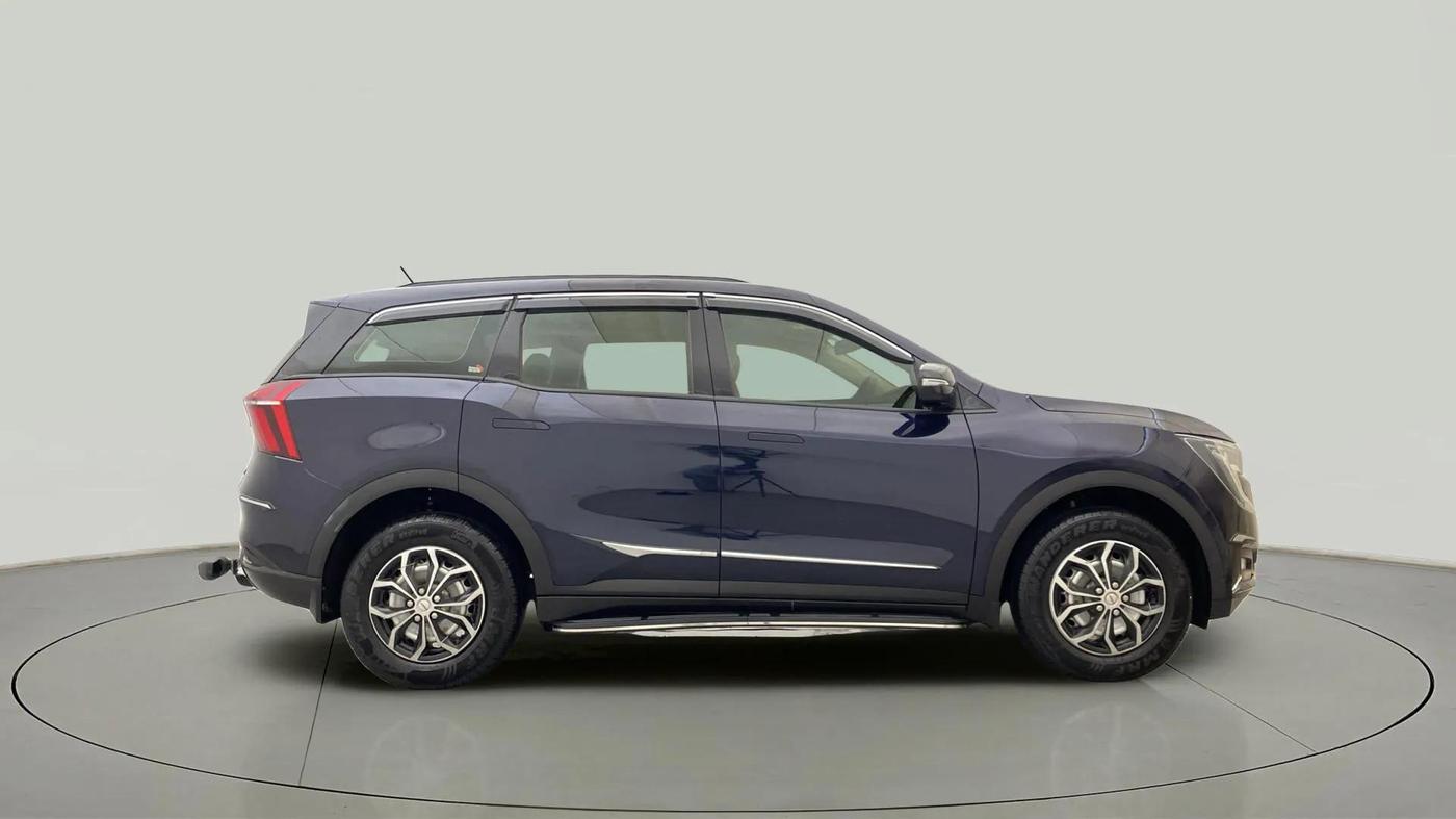 2023 Mahindra XUV700 MX P MT 5 STR, Petrol, Manual, 8,552 km, Right Side View