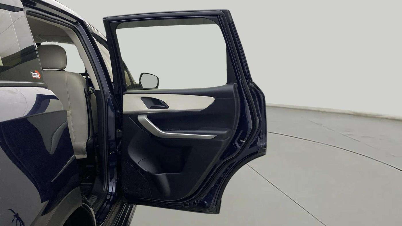 2023 Mahindra XUV700 MX P MT 5 STR, Petrol, Manual, 8,552 km, RHS Rear Door
