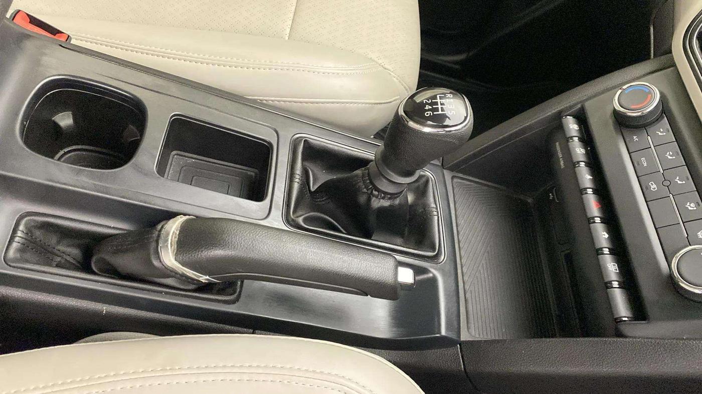 2023 Mahindra XUV700 MX P MT 5 STR, Petrol, Manual, 8,552 km, Gear Lever