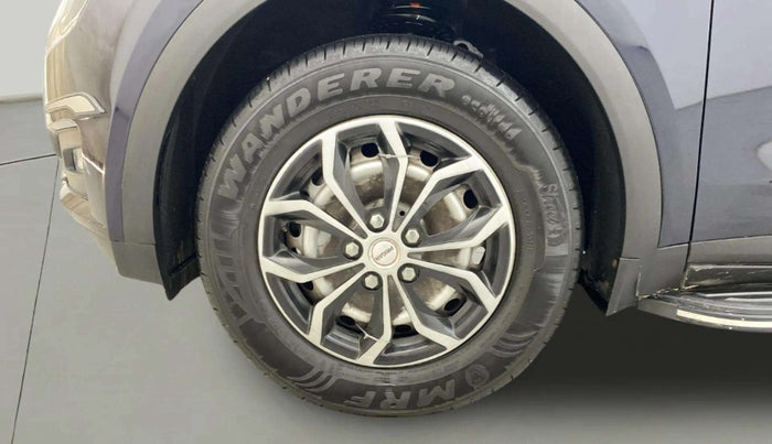 2023 Mahindra XUV700 MX P MT 5 STR, Petrol, Manual, 8,339 km, Left Front Wheel