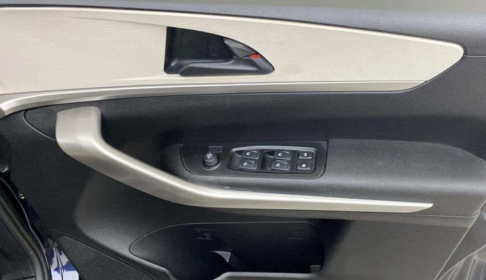 2023 Mahindra XUV700 MX P MT 5 STR, Petrol, Manual, 8,339 km, Driver Side Door Panels Control