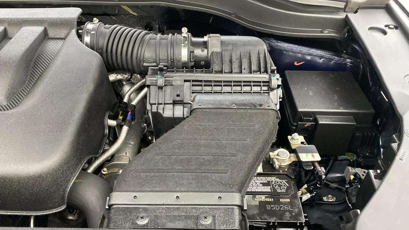 2023 Mahindra XUV700 MX P MT 5 STR, Petrol, Manual, 8,552 km, Engine View - Left