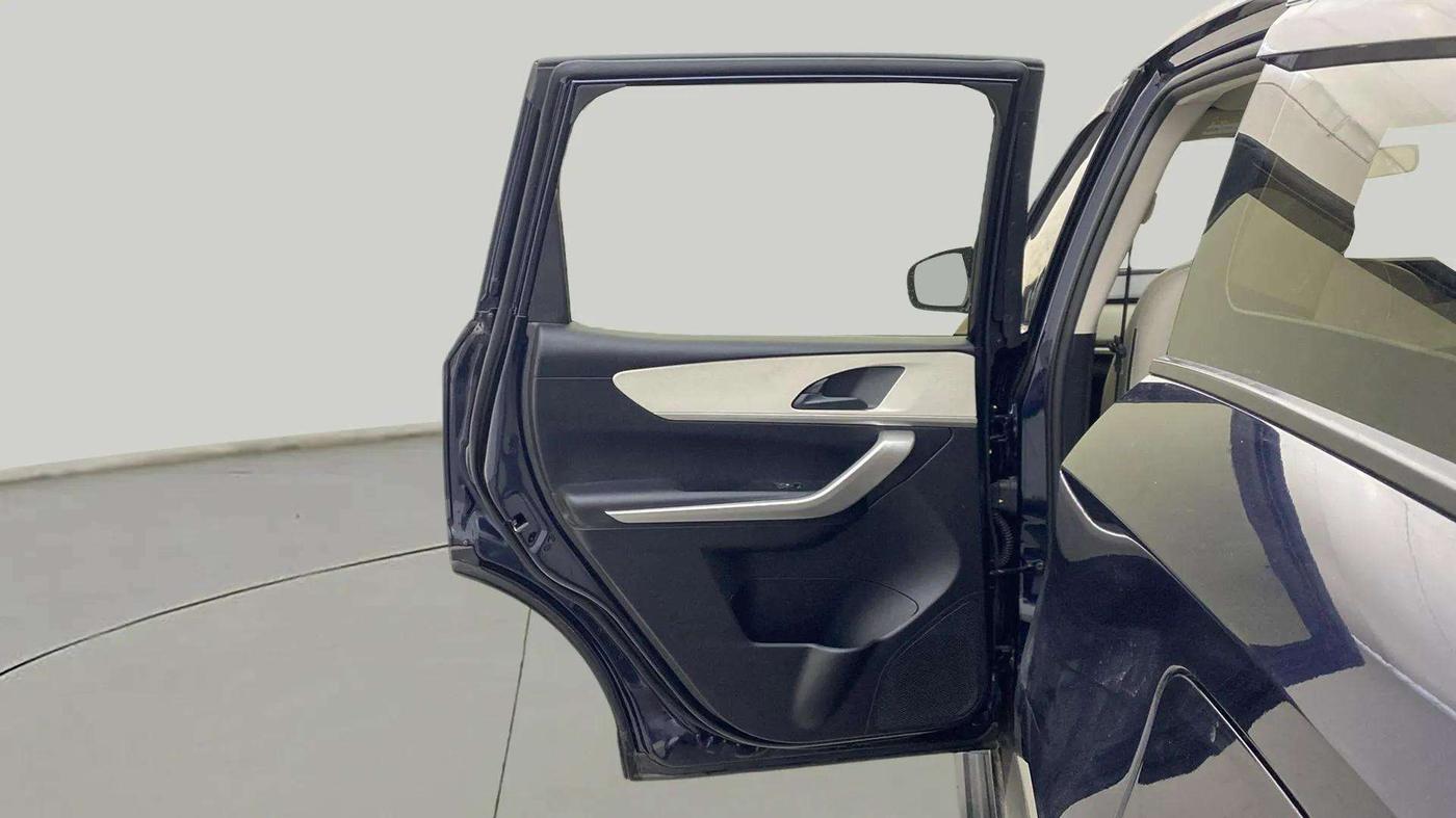2023 Mahindra XUV700 MX P MT 5 STR, Petrol, Manual, 8,552 km, Left Rear Tyre Tread