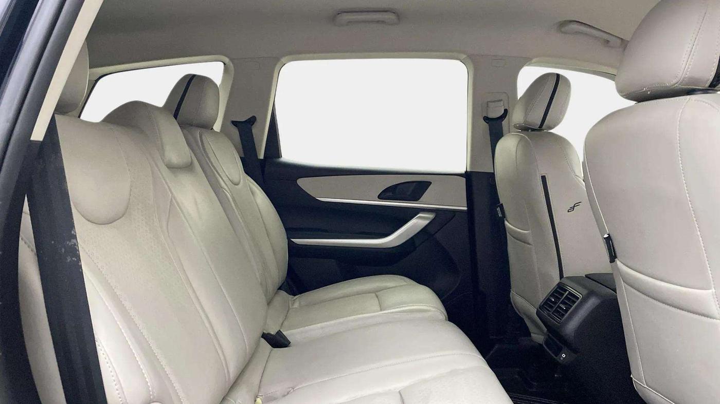 2023 Mahindra XUV700 MX P MT 5 STR, Petrol, Manual, 8,552 km, Right Side Rear Door Cabin