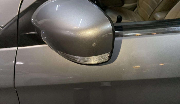 2020 Maruti Ciaz SIGMA 1.5 SHVS MT  PETROL, Petrol, Manual, 77,013 km, Left rear-view mirror - Cover has minor damage