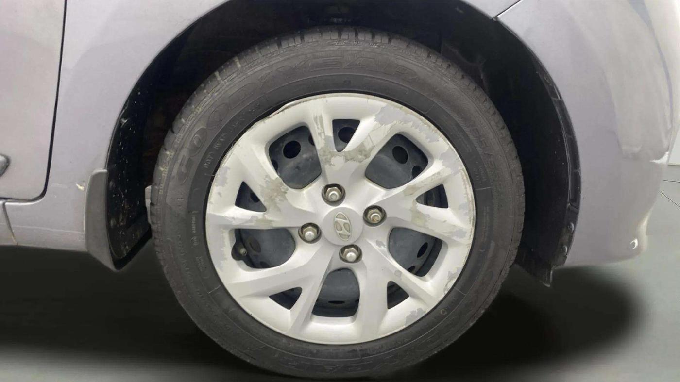 2017 Hyundai Grand i10 SPORTZ (O) 1.2 KAPPA VTVT, Petrol, Manual, 36,676 km, Right Front Wheel