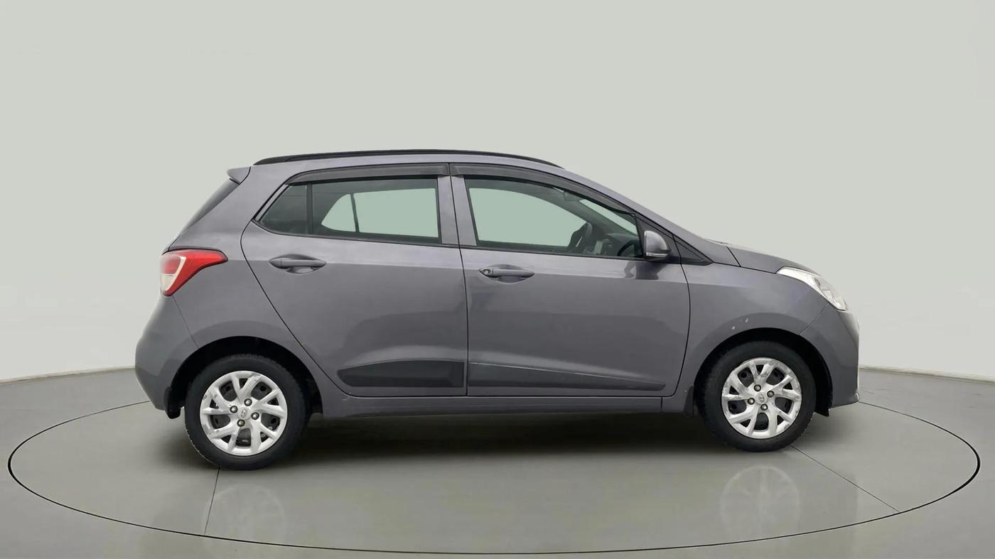 2017 Hyundai Grand i10 SPORTZ (O) 1.2 KAPPA VTVT, Petrol, Manual, 36,676 km, Right Side View