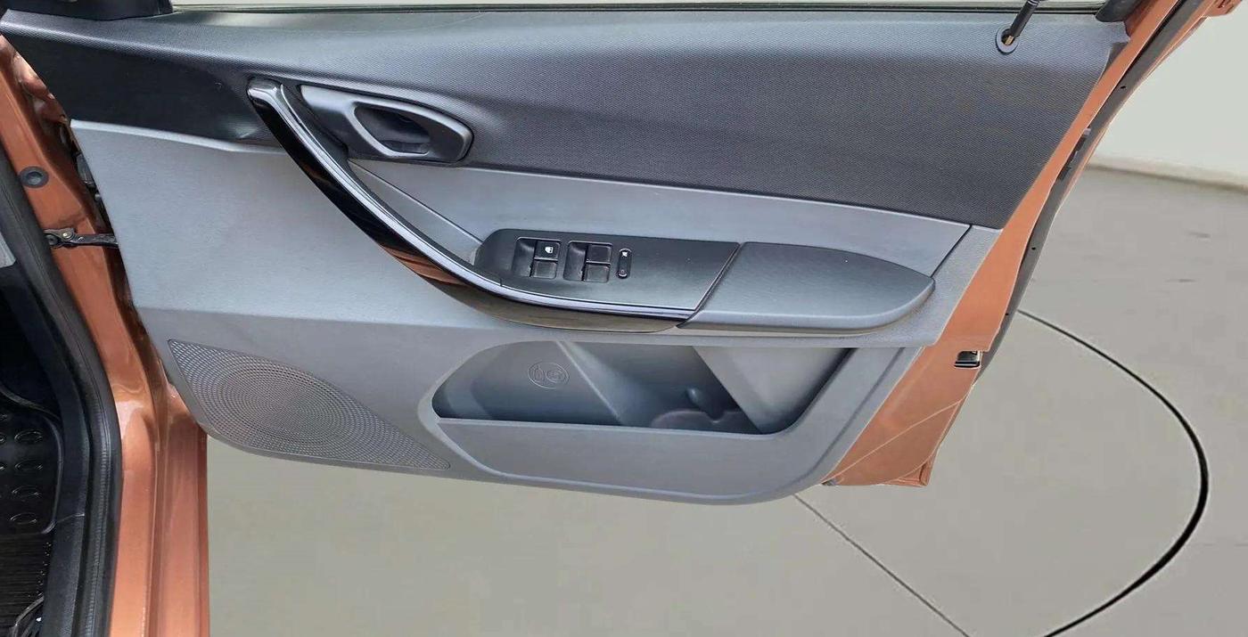 2018 Tata TIGOR XM PETROL, Petrol, Manual, 23,612 km, Driver Side Door Panels Control