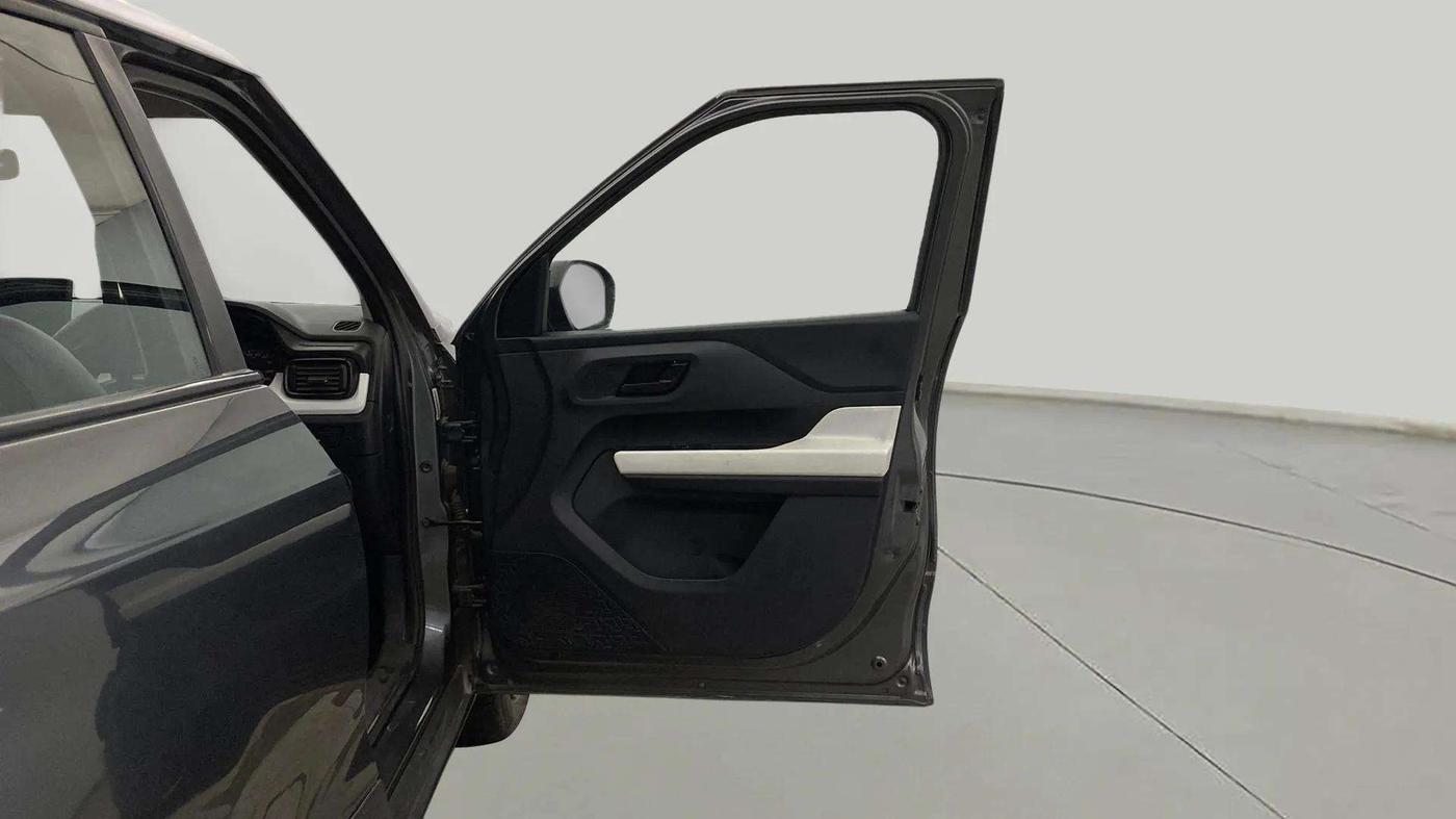 2022 Tata PUNCH PURE MT, CNG, Manual, 43,794 km, RHS Front Door