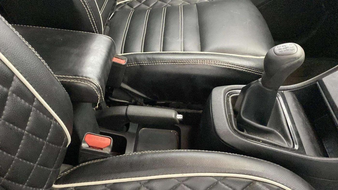 2022 Tata PUNCH PURE MT, CNG, Manual, 43,794 km, Gear Lever
