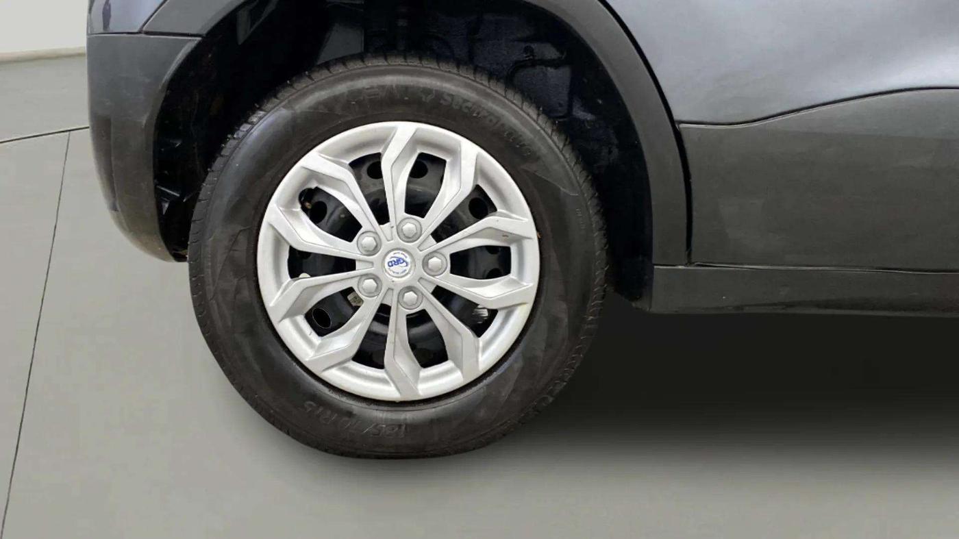 2022 Tata PUNCH PURE MT, CNG, Manual, 43,794 km, Right Rear Wheel