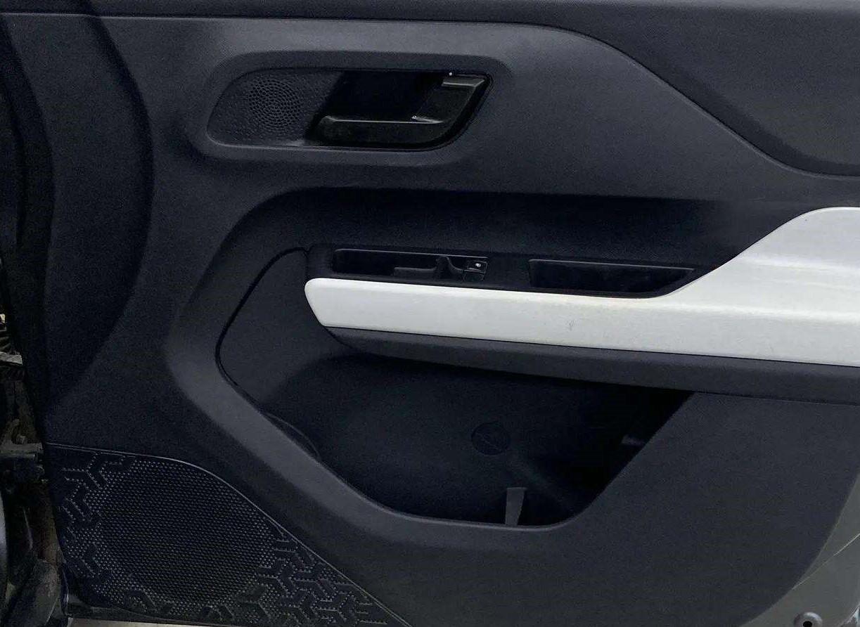 2022 Tata PUNCH PURE MT, CNG, Manual, 43,794 km, Driver Side Door Panels Control