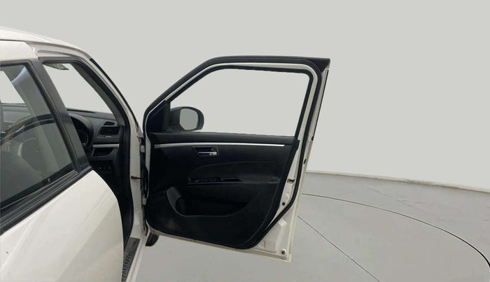2016 Maruti Swift VXI, Petrol, Manual, 39,570 km, RHS Front Door