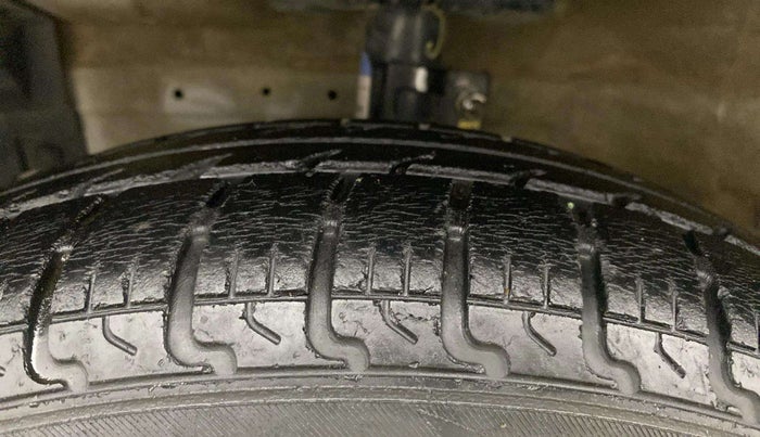 2016 Maruti Swift VXI, Petrol, Manual, 39,570 km, Left Front Tyre Tread
